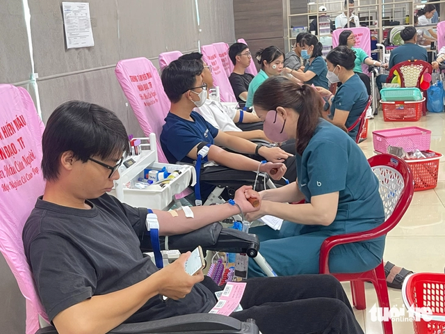 30 blood donations by age of 30: A choice to save lives in Vietnam- Ảnh 2. 30 blood donations by age of 30: A choice to save lives in Vietnam- Ảnh 2.