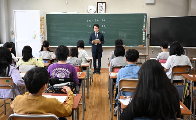 Students in Japan struggle with Japanese language, math exams- Ảnh 1. Students in Japan struggle with Japanese language, math exams- Ảnh 1.