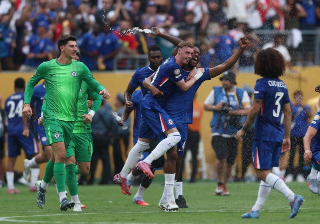 Palmer double fires Chelsea past PSG to Club World Cup glory - Ảnh 1. Palmer double fires Chelsea past PSG to Club World Cup glory - Ảnh 1.