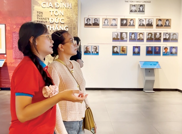 Chiến sĩ Hoa phượng đỏ làm thuyết minh viên bảo tàng - Ảnh 1.