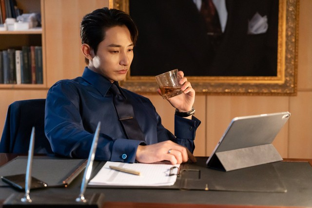Nhan sắc Lee Soo Hyuk cỡ nào mà chuyên trị vai mỹ nam vô thực? - Ảnh 4.