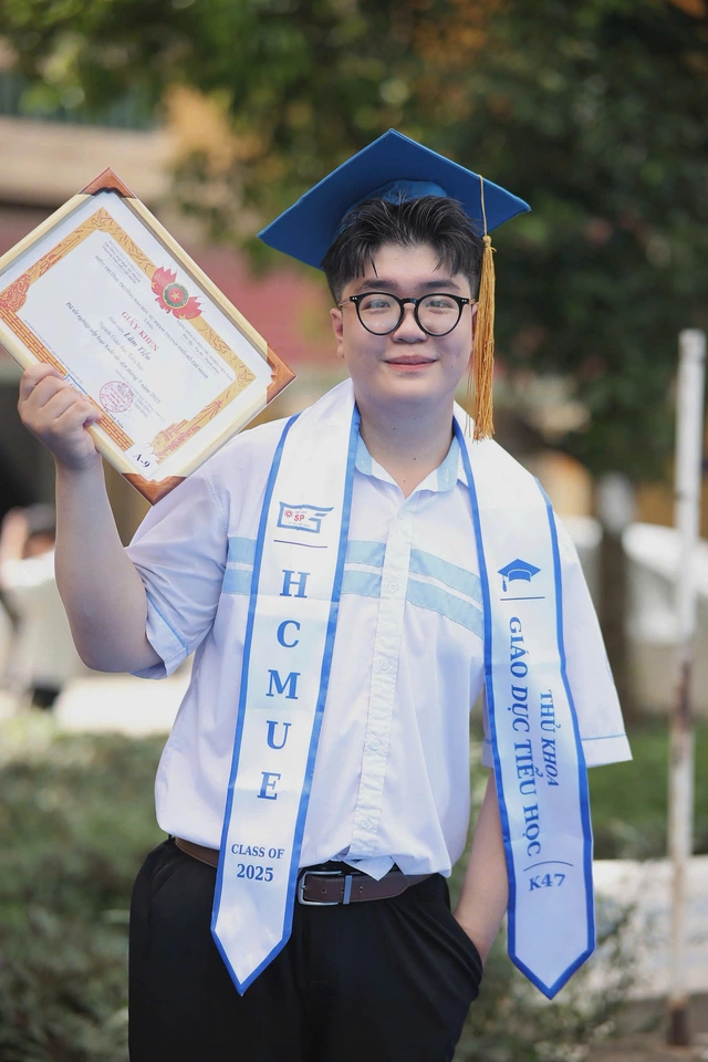 Thủ khoa kép Trường đại học Sư phạm TP.HCM tốt nghiệp với GPA gần tuyệt đối- Ảnh 1.