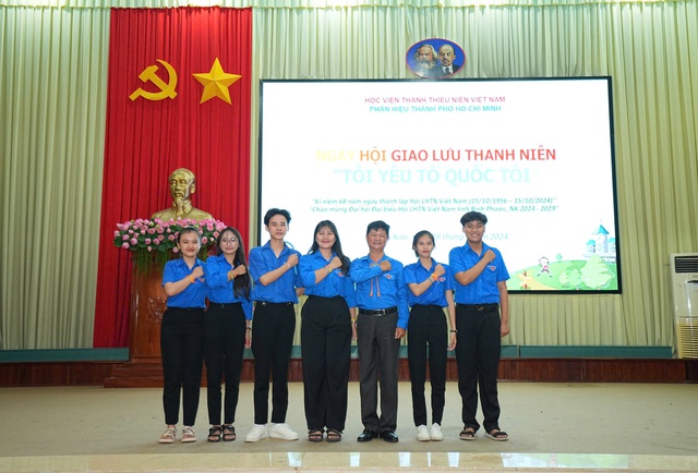 Thủ khoa khối C00 Đồng Nai: Biết tin khi đang bưng nước trong quán cà phê- Ảnh 5.