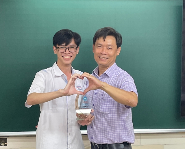 Thủ khoa khối B00 toàn quốc là học sinh Trường THCS - THPT Nguyễn Khuyến - Ảnh 5.
