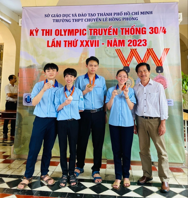 Thủ khoa Gia Lai lập 'cú đúp' điểm 10 toán - vật lý- Ảnh 1.