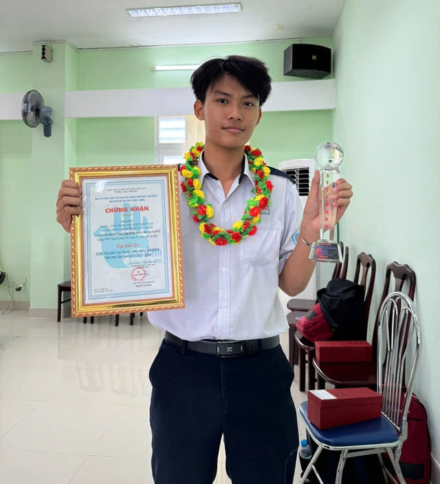 Thủ khoa khối A00 tỉnh Đắk Lắk: lớp trưởng đa nhiệm, đạt 1.101 điểm thi đánh giá năng lực- Ảnh 2.