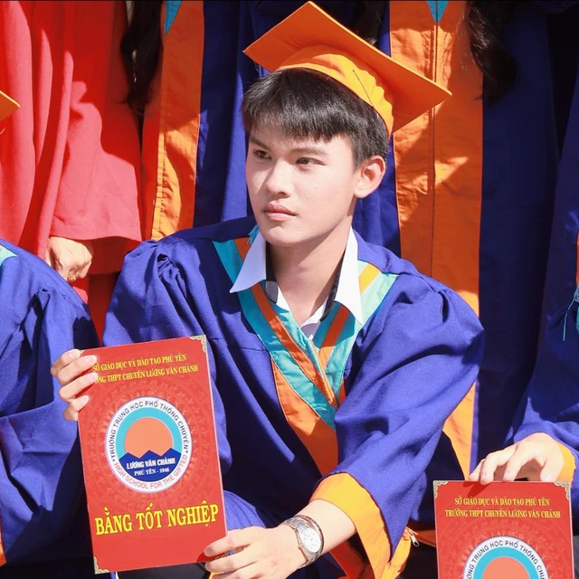 Thủ khoa khối A00 tỉnh Đắk Lắk: lớp trưởng đa nhiệm, đạt 1.101 điểm thi đánh giá năng lực- Ảnh 1.