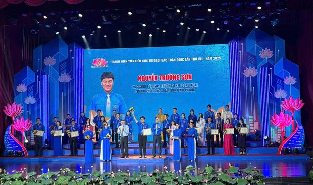 Thủ khoa khối C00 Đồng Nai: Biết tin khi đang bưng nước trong quán cà phê- Ảnh 3.