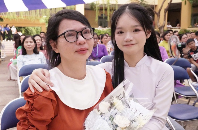 Kết quả thi tốt nghiệp THPT của nữ sinh gây xúc động với lời tri ân 'em không muốn đơn độc nữa'- Ảnh 1.