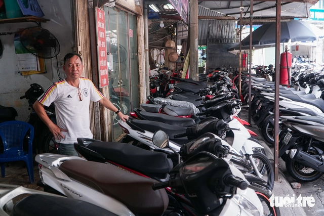Hanoi’s largest used motorcycle market slows after fuel bike ban plan - Ảnh 4.