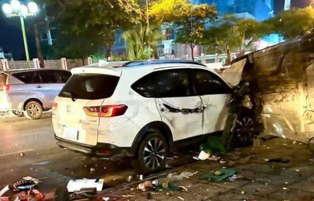 Driver with extremely high breath alcohol concentration detained after fatal pile-up in Hanoi
- Ảnh 1. Driver with extremely high breath alcohol concentration detained after fatal pile-up in Hanoi
- Ảnh 1.