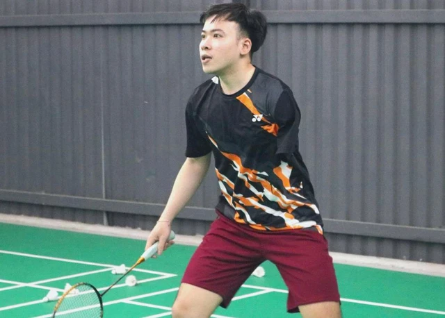 Vietnamese badminton player with one arm chases Paralympic dream - Ảnh 1.