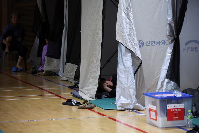 Torrential rain pounds South Korea for third day as thousands take shelter- Ảnh 2. Torrential rain pounds South Korea for third day as thousands take shelter- Ảnh 2.