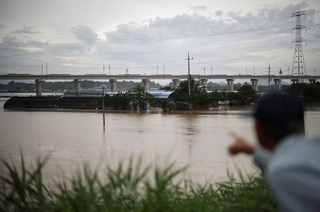 Torrential rain pounds South Korea for third day as thousands take shelter- Ảnh 1. Torrential rain pounds South Korea for third day as thousands take shelter- Ảnh 1.