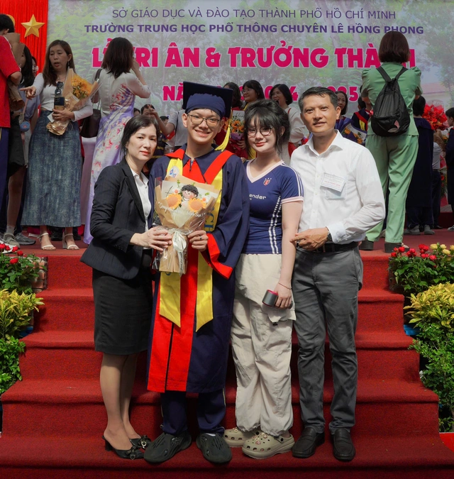 Thủ khoa khối D07 TP.HCM từng học đến mức kiệt sức - Ảnh 2.