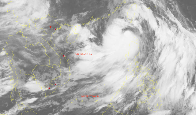 Storm Wipha enters East Vietnam Sea, forecast to intensify rapidly - Ảnh 2.