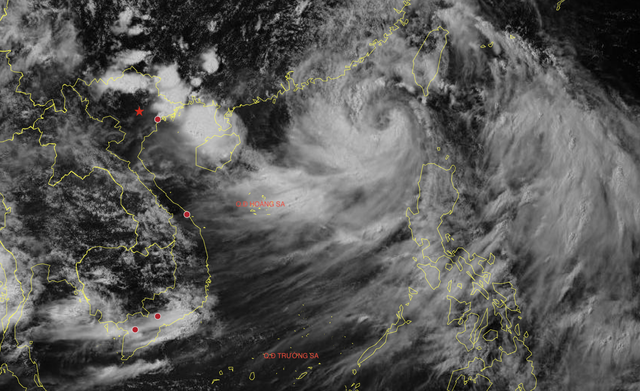 Storm Wipha intensifies, may impact Vietnam’s Quang Ninh to Thanh Hoa - Ảnh 2.