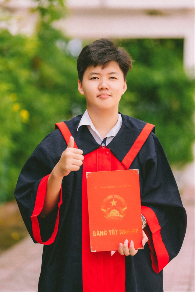 Thủ khoa khối A00 Cà Mau học giỏi để làm gương cho em- Ảnh 1.
