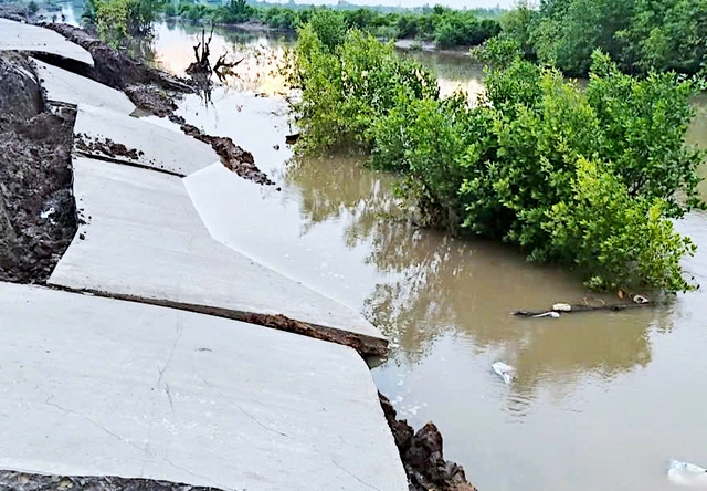 23 land subsidence incidents reported in Vietnamese commune - Ảnh 1.