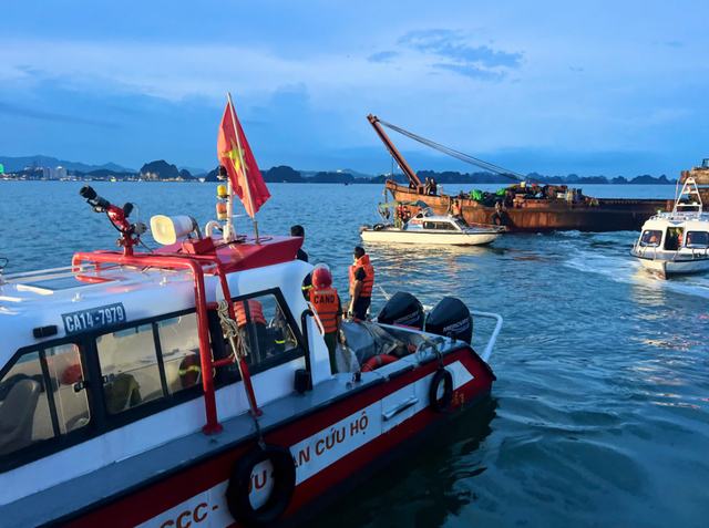 Thunderstorm, not storm Wipha, behind tourist boat capsizing in Ha Long Bay that killed at least 35: weather expert - Ảnh 2. Thunderstorm, not storm Wipha, behind tourist boat capsizing in Ha Long Bay that killed at least 35: weather expert - Ảnh 2.