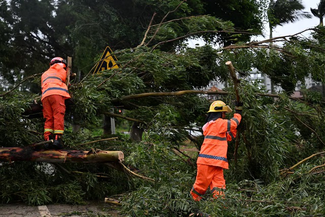 Storms hit southern China mainland in wake of typhoon Wipha- Ảnh 2. Storms hit southern China mainland in wake of typhoon Wipha- Ảnh 2.