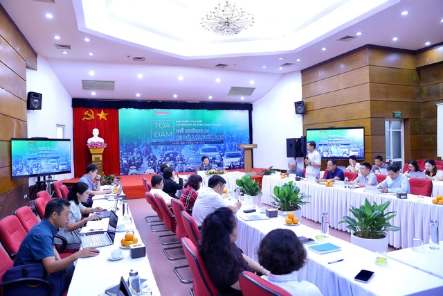 Vietnam government bodies differ on traffic’s role in Hanoi air pollution as EV shift discussed- Ảnh 1. Vietnam government bodies differ on traffic’s role in Hanoi air pollution as EV shift discussed- Ảnh 1.