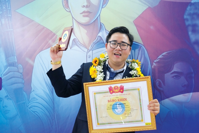 Những mùa hè đáng nhớ trong màu áo đỏ - Ảnh 2.