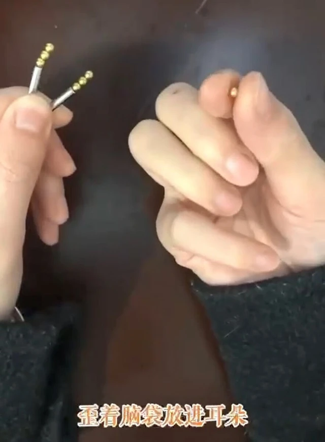 Rice grain-sized earphone may have been used to cheat on test- Ảnh 1.