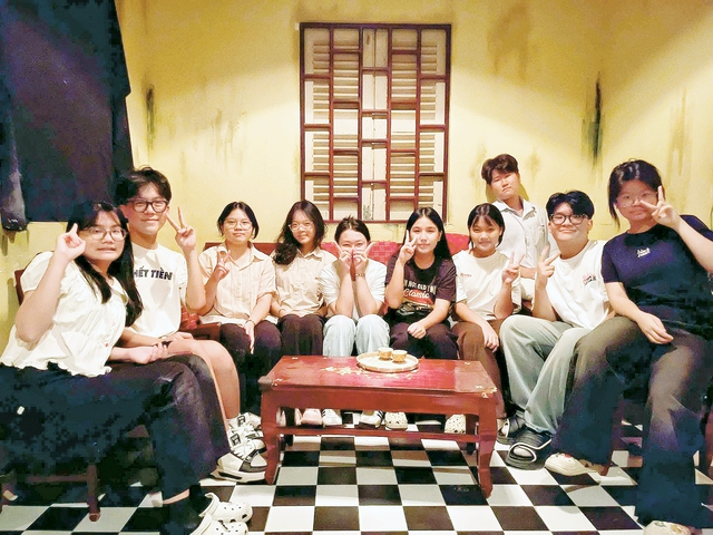 Nghỉ hè bị 'ghost' (*) bởi chính tụi bạn thân - Ảnh 2.