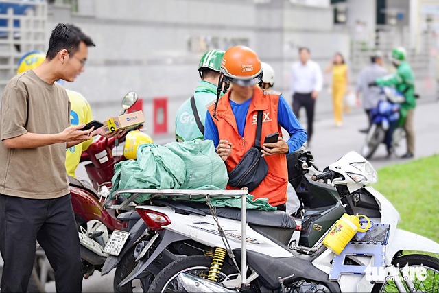 Vietnam fines Shopee, Tiki logistics units for unfair competition- Ảnh 1. Vietnam fines Shopee, Tiki logistics units for unfair competition- Ảnh 1.