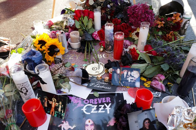 Ozzy Osbourne, Black Sabbath's bat-biting frontman, dies aged 76- Ảnh 3. Ozzy Osbourne, Black Sabbath's bat-biting frontman, dies aged 76- Ảnh 3.