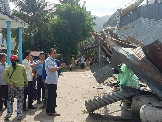Thunderstorms, whirlwinds damage over 300 houses, leave 17 injured in Vietnam’s Mekong Delta - Ảnh 5. Thunderstorms, whirlwinds damage over 300 houses, leave 17 injured in Vietnam’s Mekong Delta - Ảnh 5.