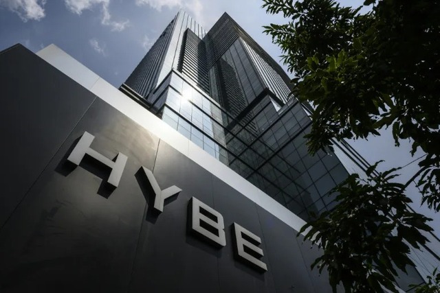 BTS agency HYBE raided over alleged fraud trading- Ảnh 1. BTS agency HYBE raided over alleged fraud trading- Ảnh 1.