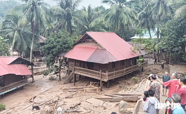 Flooding in Vietnam's Nghe An leaves 3 dead, over 3,200 homes submerged after storm Wipha- Ảnh 2.