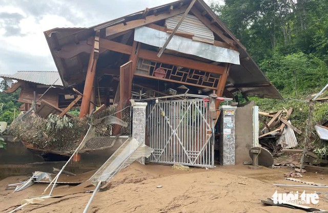 Flooding in Vietnam's Nghe An leaves 3 dead, over 3,200 homes submerged after storm Wipha- Ảnh 13.