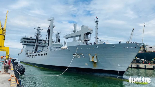 3 Indian Navy warships dock in Da Nang for official visit- Ảnh 4.