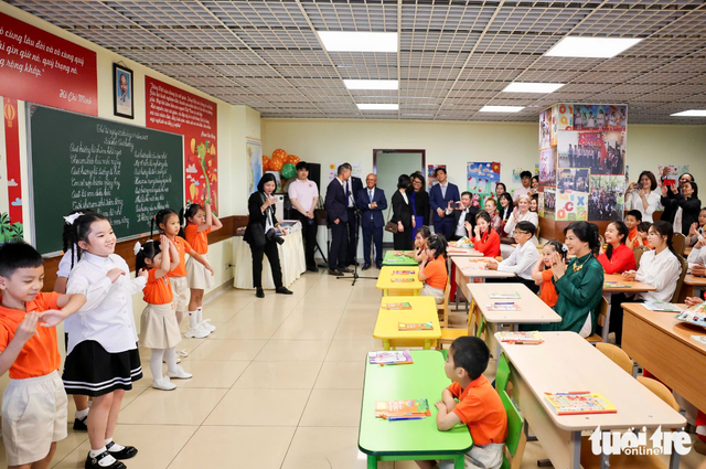 Vietnamese Party chief’s spouse visits Vietnamese language classes in Moscow- Ảnh 6. Vietnamese Party chief’s spouse visits Vietnamese language classes in Moscow- Ảnh 6.
