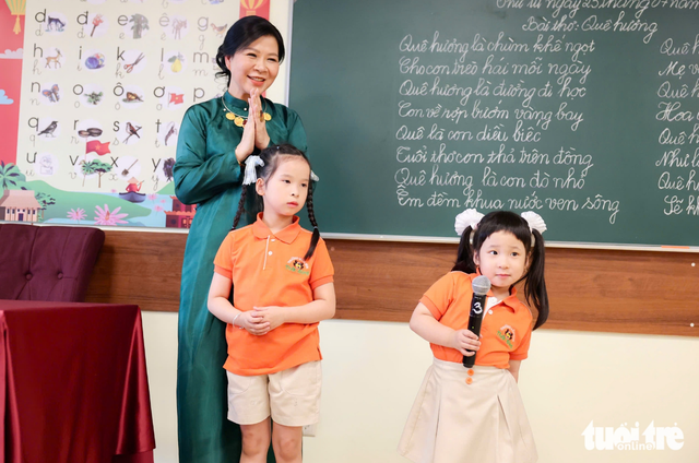 Vietnamese Party chief’s spouse visits Vietnamese language classes in Moscow- Ảnh 7. Vietnamese Party chief’s spouse visits Vietnamese language classes in Moscow- Ảnh 7.