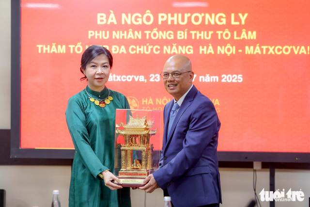 Vietnamese Party chief’s spouse visits Vietnamese language classes in Moscow- Ảnh 10. Vietnamese Party chief’s spouse visits Vietnamese language classes in Moscow- Ảnh 10.