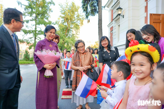 Vietnamese Party chief’s spouse visits Vietnamese language classes in Moscow- Ảnh 11. Vietnamese Party chief’s spouse visits Vietnamese language classes in Moscow- Ảnh 11.