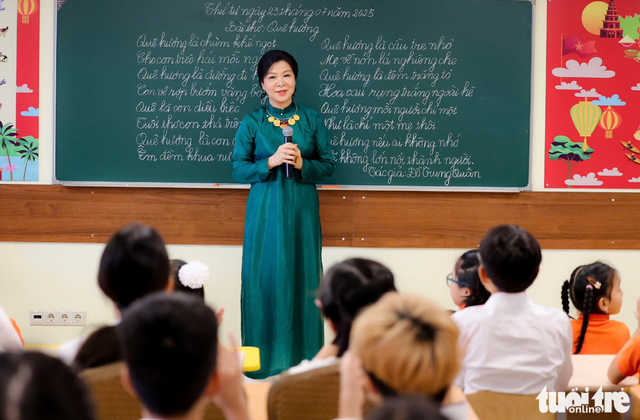 Vietnamese Party chief’s spouse visits Vietnamese language classes in Moscow- Ảnh 3. Vietnamese Party chief’s spouse visits Vietnamese language classes in Moscow- Ảnh 3.