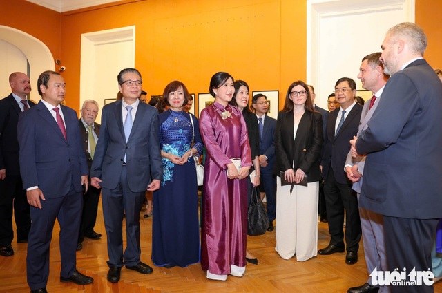 Exhibition in Moscow honors Vietnam-Russia teacher-student relationships - Ảnh 1.