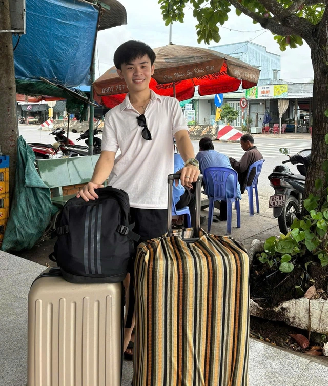 Gen Z Vĩnh Long kiếm thu nhập nhờ sách cũ, muốn mở phòng đọc sách nghệ thuật- Ảnh 4.