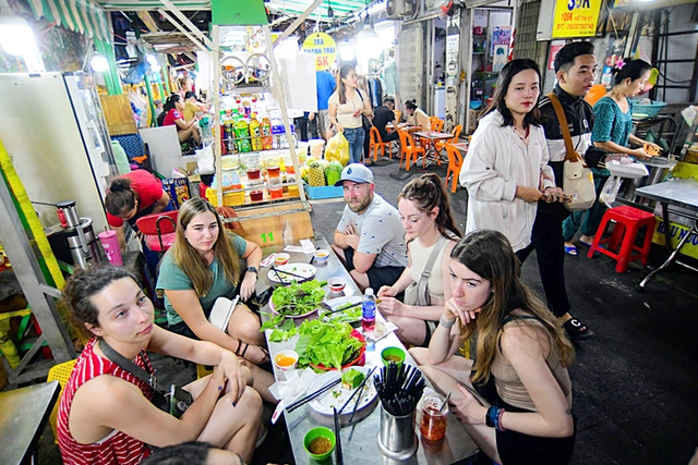 Ho Chi Minh City makes a point of curbing tax evasion from ‘sleepless streets’- Ảnh 2. Ho Chi Minh City makes a point of curbing tax evasion from ‘sleepless streets’- Ảnh 2.