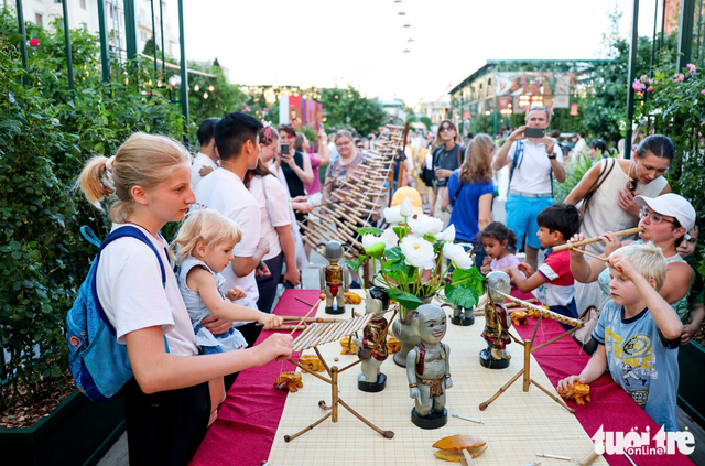 Vietnamese culture fest brings buzz to Moscow's Red Square
- Ảnh 7. Vietnamese culture fest brings buzz to Moscow's Red Square
- Ảnh 7.