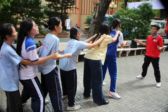 Chiến sĩ Hoa phượng đỏ chạy trạm, bỏ túi kỹ năng số- Ảnh 3.