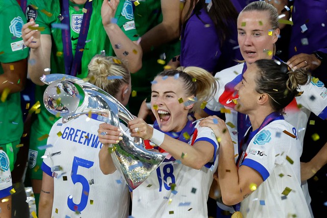 Kelly the hero as England sink Spain in shootout to win Euro 2025 - Ảnh 2. Kelly the hero as England sink Spain in shootout to win Euro 2025 - Ảnh 2.