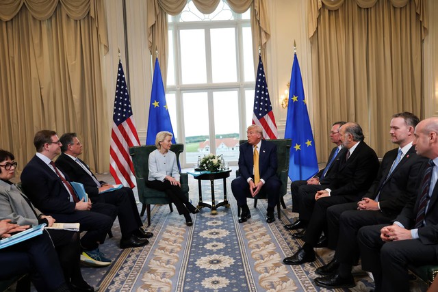 US and EU avert trade war with 15% tariff deal- Ảnh 3. US and EU avert trade war with 15% tariff deal- Ảnh 3.