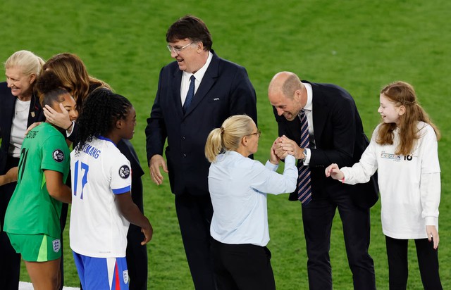 Kelly the hero as England sink Spain in shootout to win Euro 2025 - Ảnh 3. Kelly the hero as England sink Spain in shootout to win Euro 2025 - Ảnh 3.