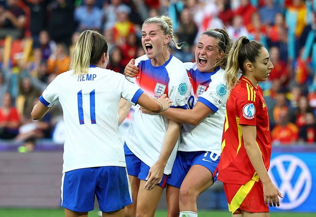 Kelly the hero as England sink Spain in shootout to win Euro 2025 - Ảnh 7. Kelly the hero as England sink Spain in shootout to win Euro 2025 - Ảnh 7.